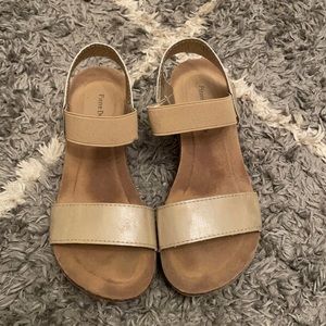 Gold kids Pierre Dumas wedges.